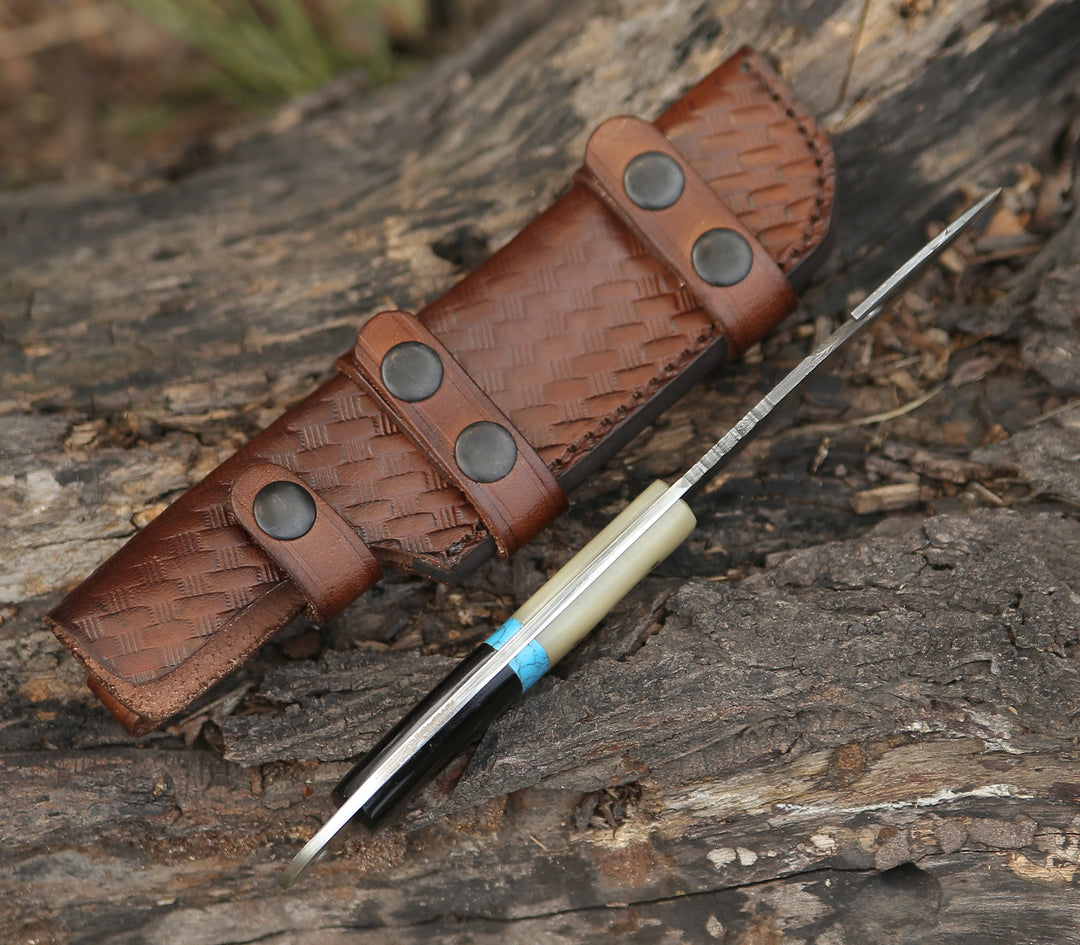 Cuchillo de caza Synapse Damascus Gut Hook con mango de cuerno y turquesa