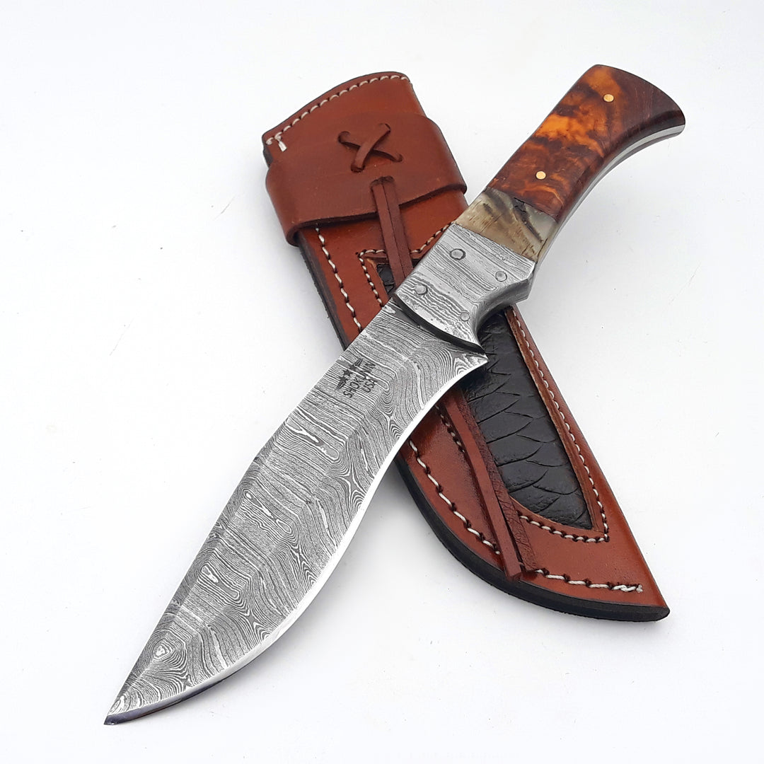 Cuchillo Zeus de acero damasco, con mango de asta y madera de rosa