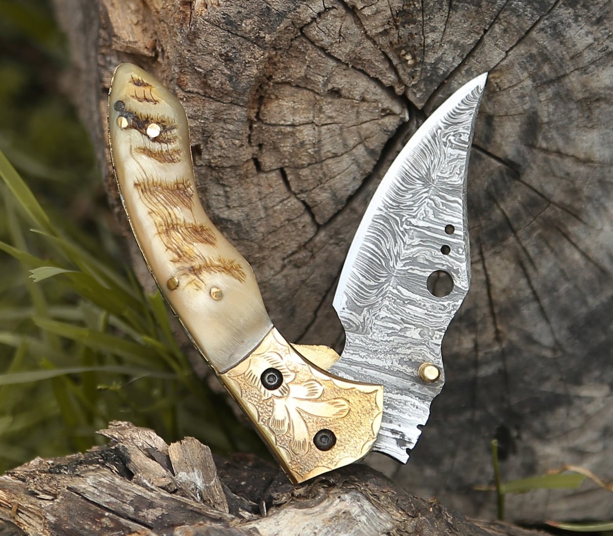 Custom newest handmade Damascus steel karambit knife